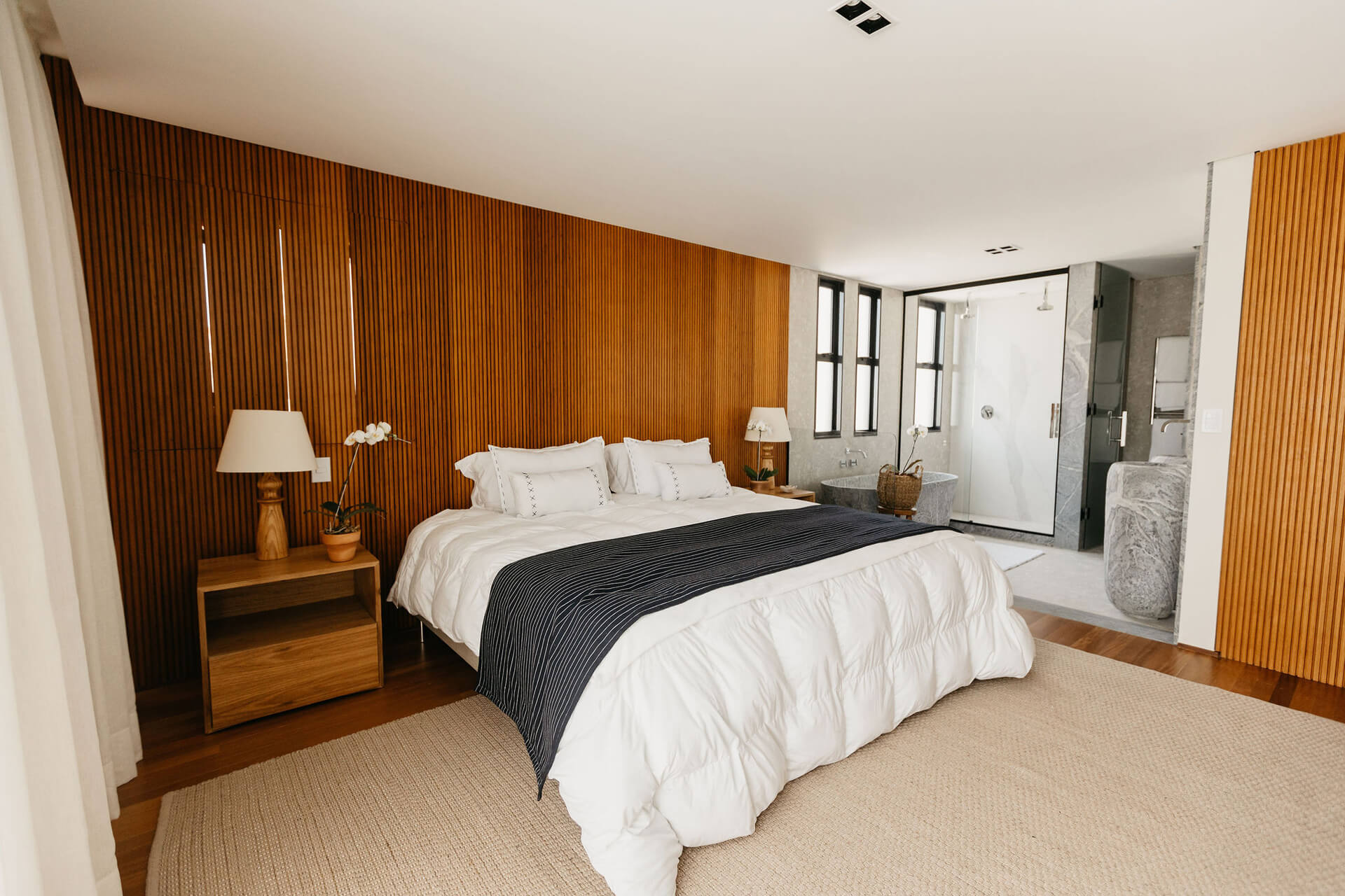 Suite-Master - Conforto e uma encantadora varanda voltada para a Mulher de pedra